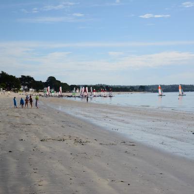 La plage du Cap-Coz à Fouesnant est facile d'accès pour la randonnée